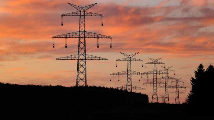 5.11.24: neu errichtete Strommasten bei Siegen-Oberschelden (Bild: IMAGO/Rene Traut)