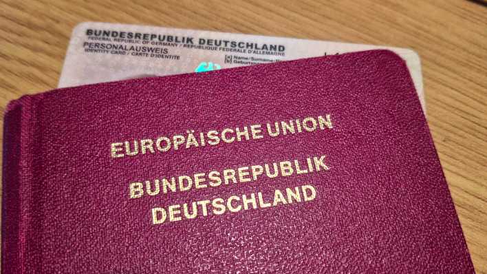 Deutscher Reisepass mit Personalausweis