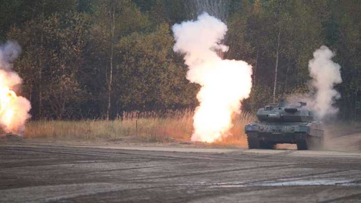 Leopard 2 Panzer bei Militärübung