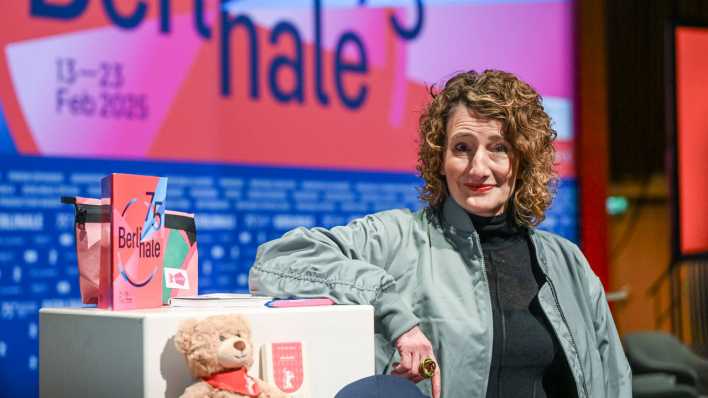 Berlinale-Chefin Tricia Tuttle steht beim 75-jährigen Jubiläum der Internationalen Filmfestspiele Berlin, der Berlinale, bei der Pressekonferenz im Haus der Kulturen der Welt.