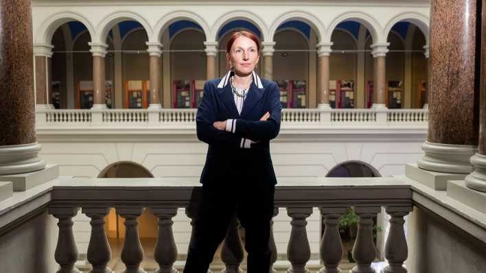 Geraldine Rauch, Präsidentin der TU-Berlin, im Hauptgebäude der Technischen Universität Berlin im Lichthof (Bild: picture alliance/dpa/Christoph Soeder)