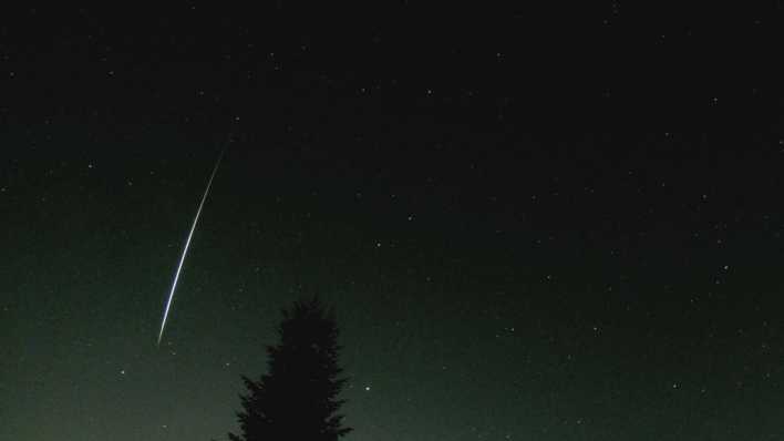 In den frühen Morgenstunden des 19.02.2025 erhellt ein Lichtschweif den Nachthimmel für einige Sekunden.