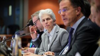 Marie-Agnes Strack-Zimmermann (l) und NATO-Generalsekretär Mark Rutte nehmen an einer Sitzung des gemeinsamen Ausschusses für Auswärtige Angelegenheiten (AFET) und Unterausschuss für Sicherheit und Verteidigung (SEDE) im Europäischen Parlament teil. (Bild: picture alliance/dpa | Thierry Monasse)