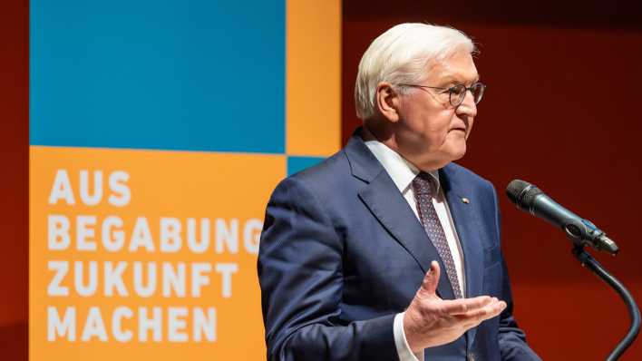 Bundespräsident Frank-Walter Steinmeier hält anlässlich des Festaktes 100 Jahre Studienstiftung des deutschen Volkes eine Rede im Deutschen Hygienemuseum.