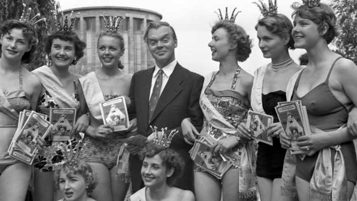 1. Internationale Filmfestspiele Berlin 06.-17. Juni 1951 Hans Richter mit Starlets