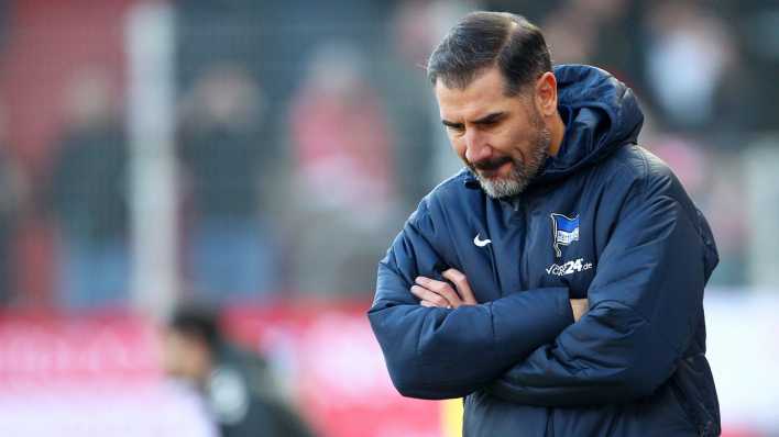 Hertha-Trainer Cristian Fiél bei der Niederlage in Regensburg