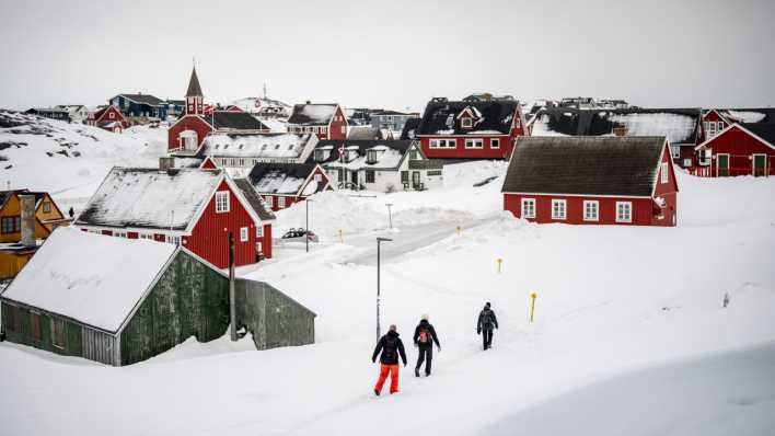 Das verschneite Nuuk auf Grönland