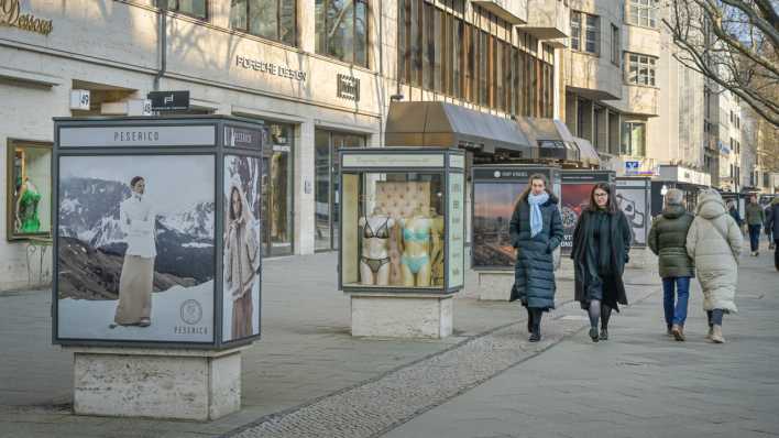 Vitrinen und Geschäfte am Kurfürstendamm in Berlin