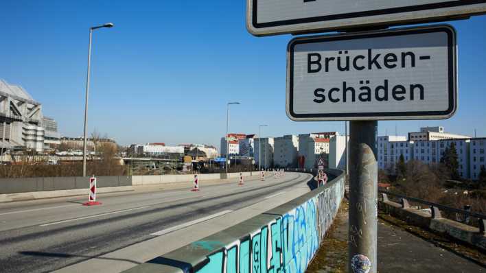 Die gesperrte Brücke der Stadtautobahn A100