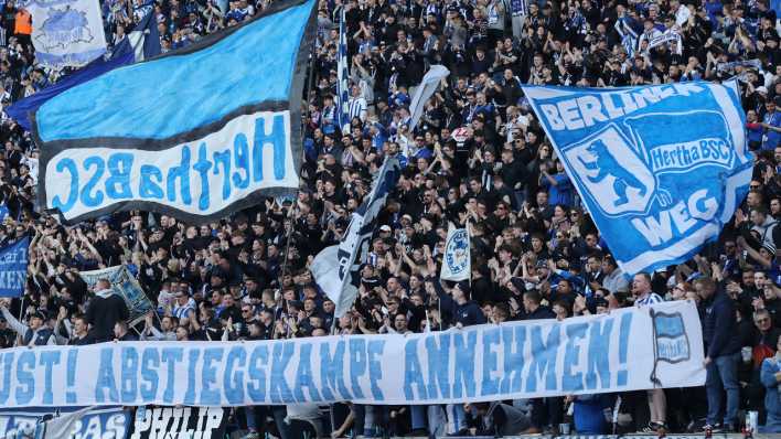 Plakat, Transparent der Herthafans: Abstiegskampf annehmen