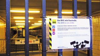 Hinweis auf Streik am U-Bahnhof Stadtmitte