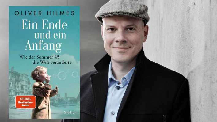 Oliver Hilmes mit Buch "Ein Ende und ein Anfang" (Bild: Penguin Random House Verlagsgruppe/Maximilian Lautenschläger)