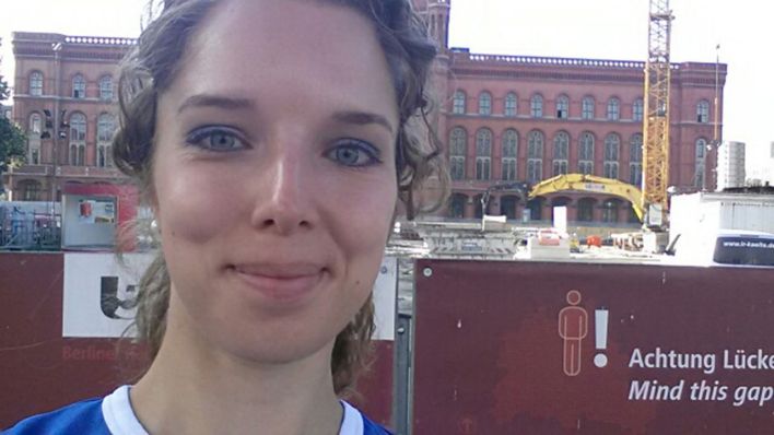 Sabrina Wendling vor dem Roten Rathaus (BIld: Sabrina Wendling)